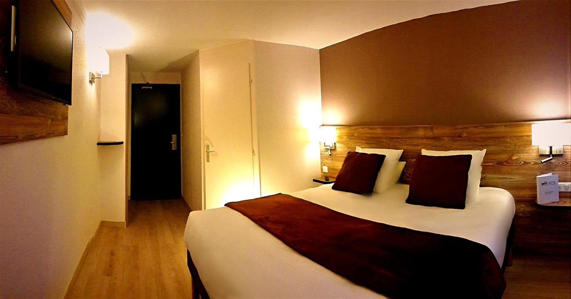 Brit Hotel Confort Pau Lons Exteriör bild