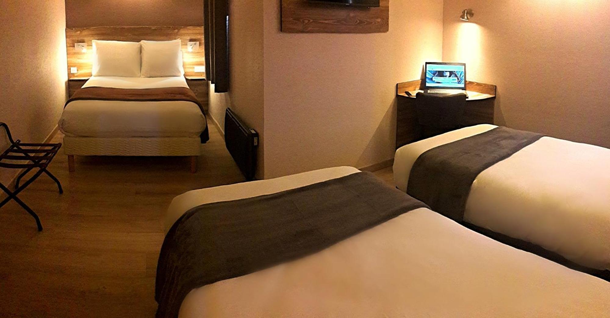 Brit Hotel Confort Pau Lons Exteriör bild