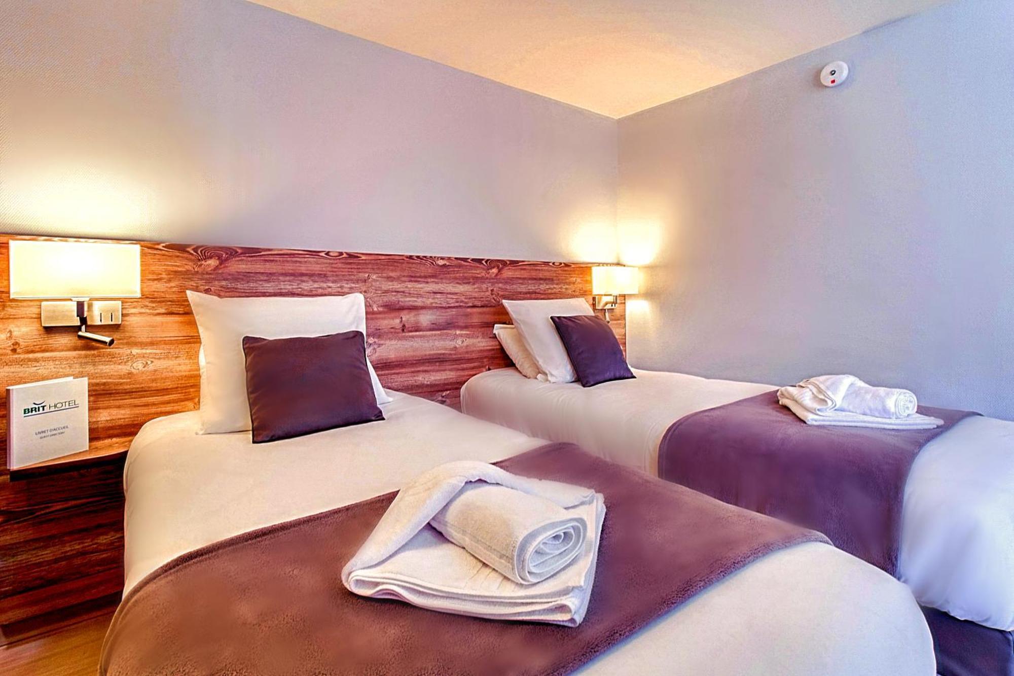 Brit Hotel Confort Pau Lons Exteriör bild