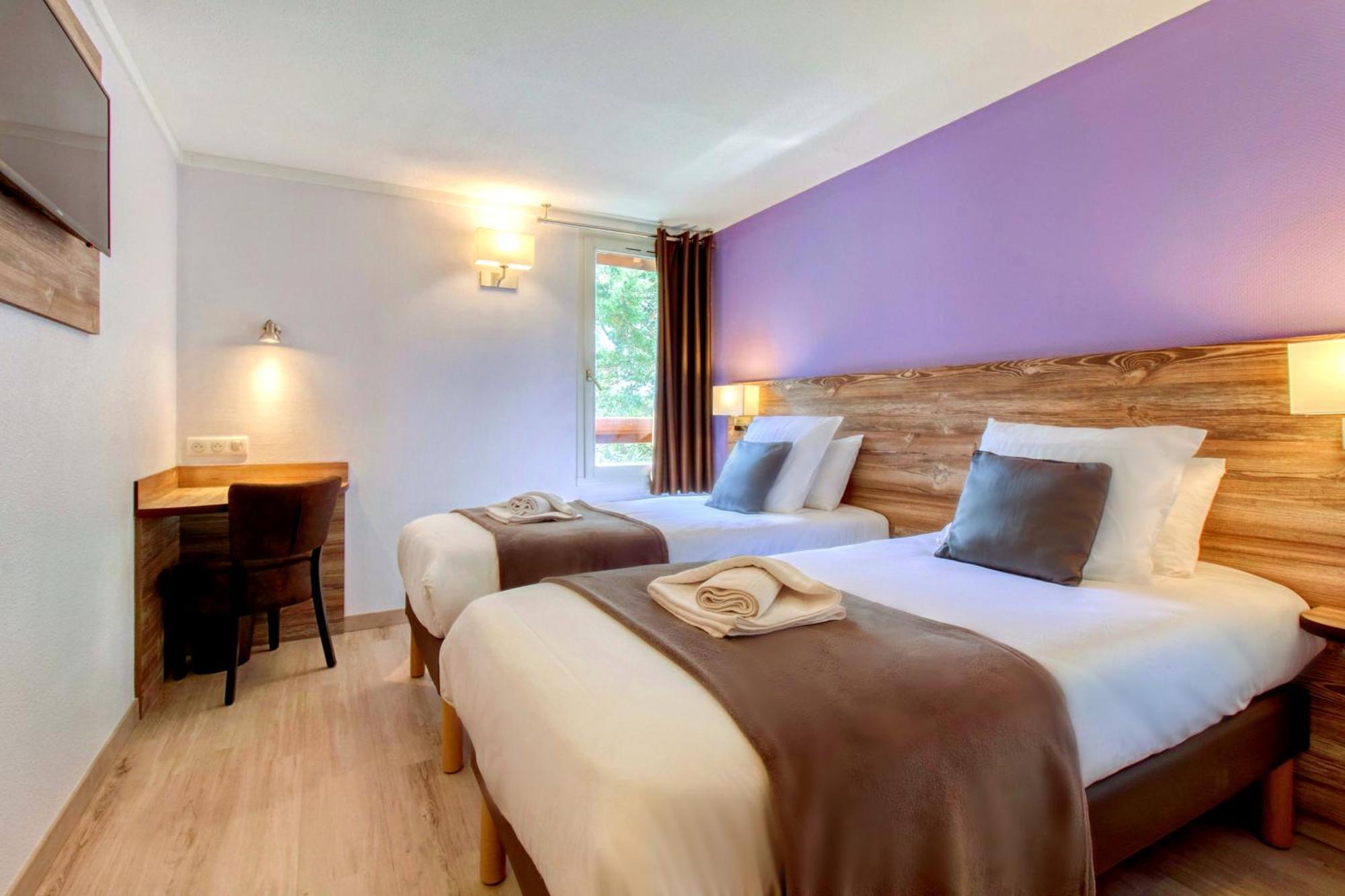 Brit Hotel Confort Pau Lons Exteriör bild
