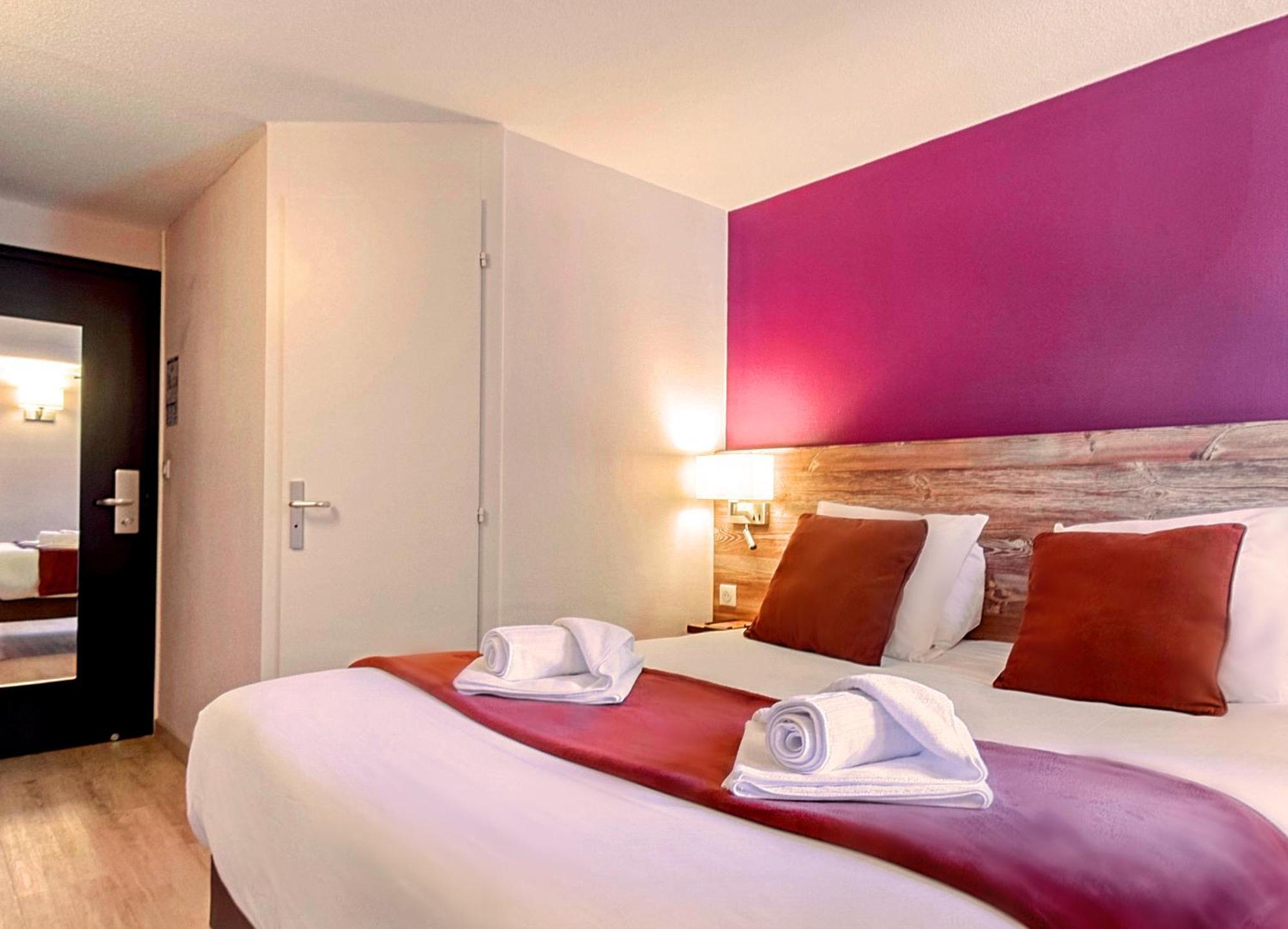 Brit Hotel Confort Pau Lons Exteriör bild