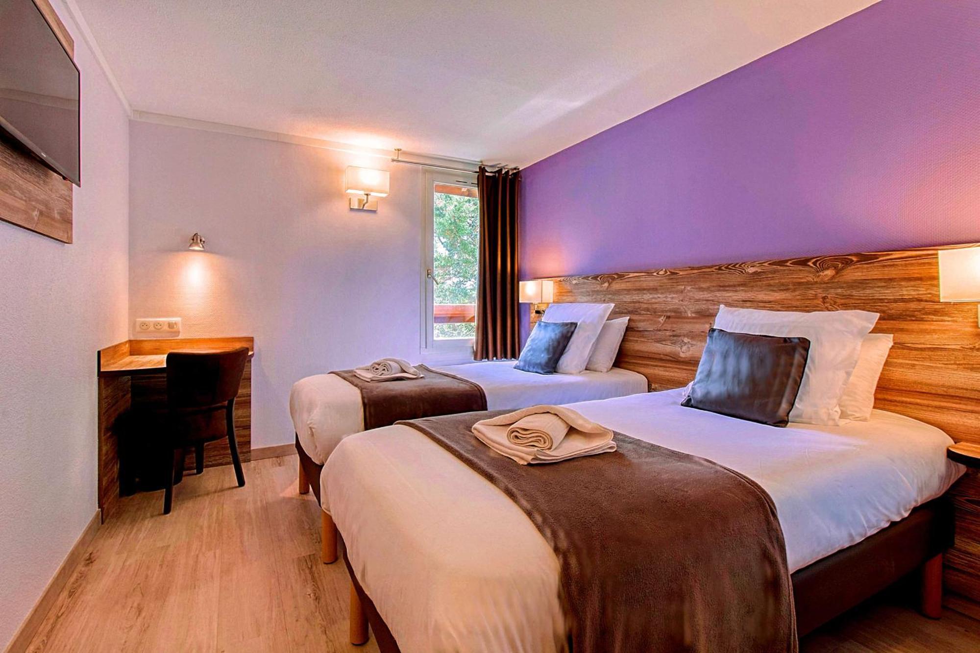 Brit Hotel Confort Pau Lons Exteriör bild