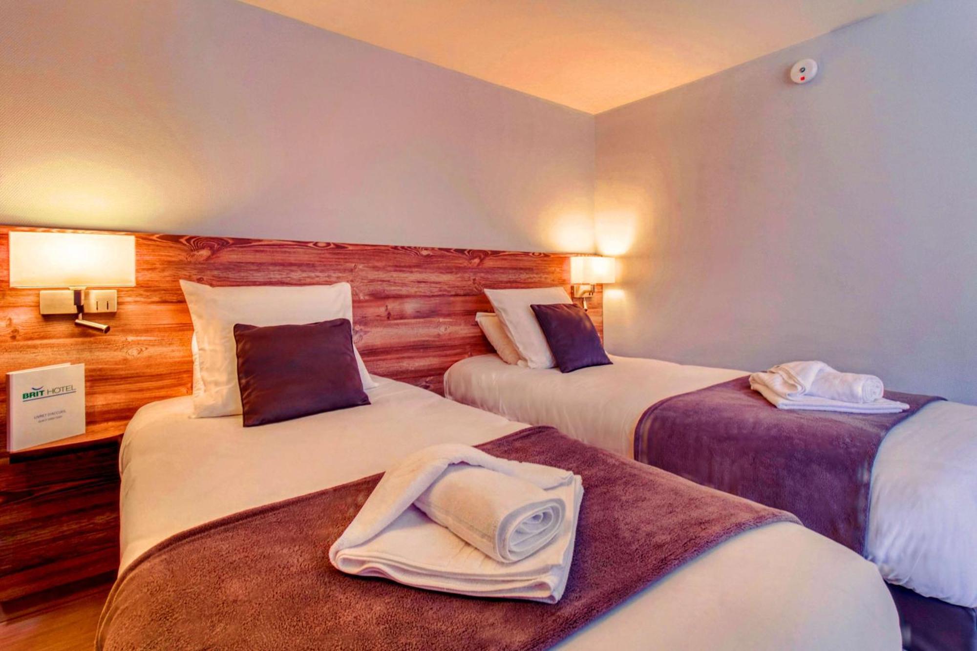 Brit Hotel Confort Pau Lons Exteriör bild