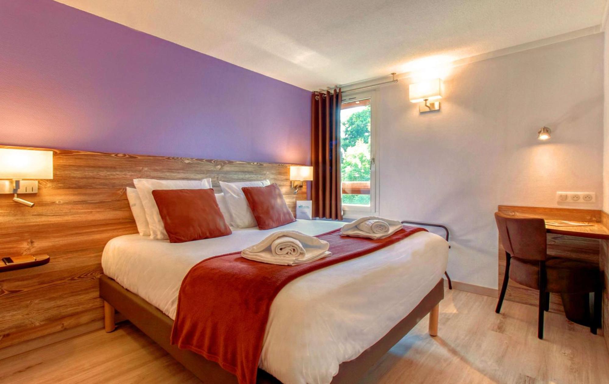 Brit Hotel Confort Pau Lons Exteriör bild