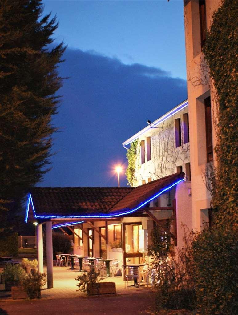 Brit Hotel Confort Pau Lons Exteriör bild