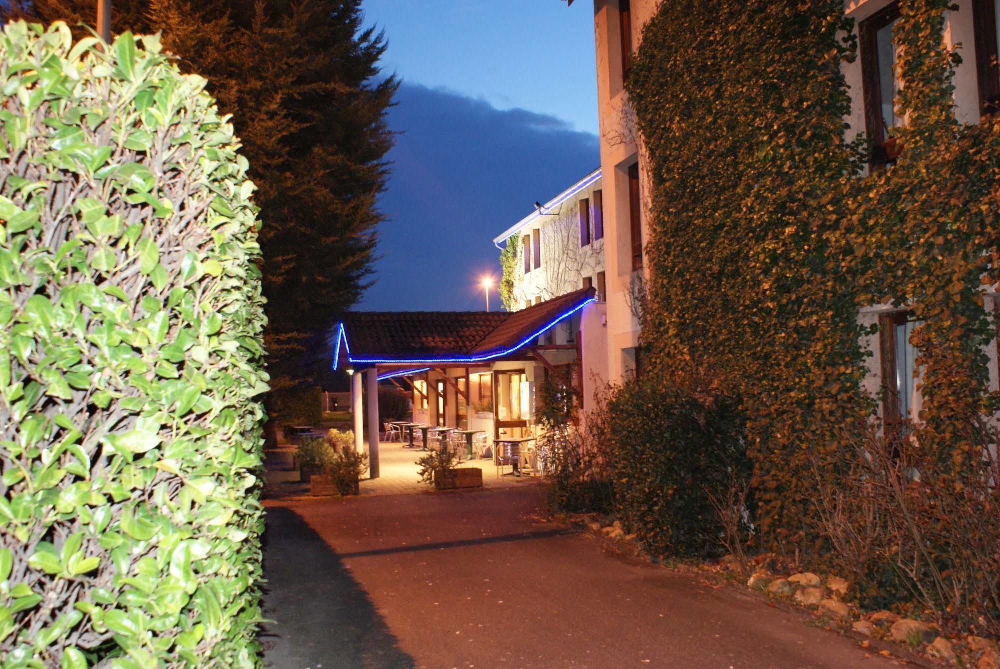 Brit Hotel Confort Pau Lons Exteriör bild