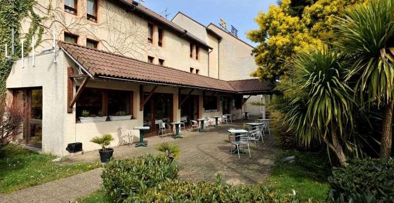 Brit Hotel Confort Pau Lons Exteriör bild
